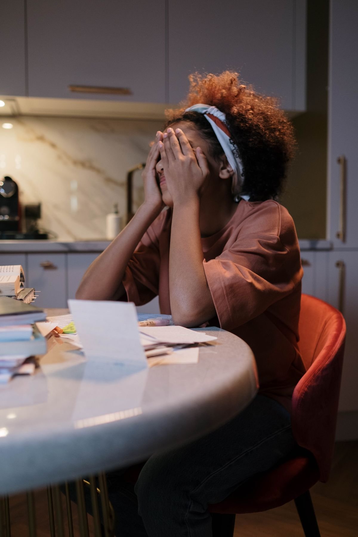Ansiedade e irritabilidade na menopausa: por que o pavio fica mais curto
