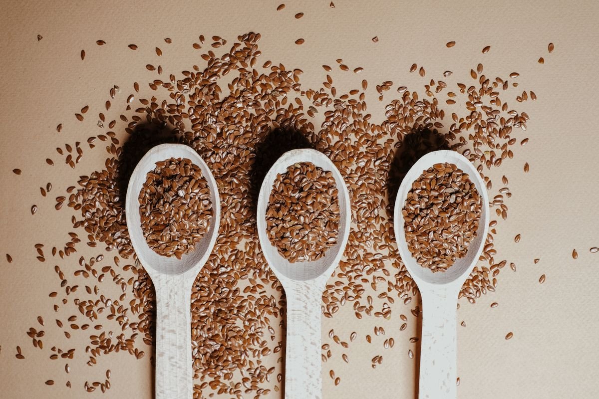 Linhaça para menopausa: o que ela realmente faz